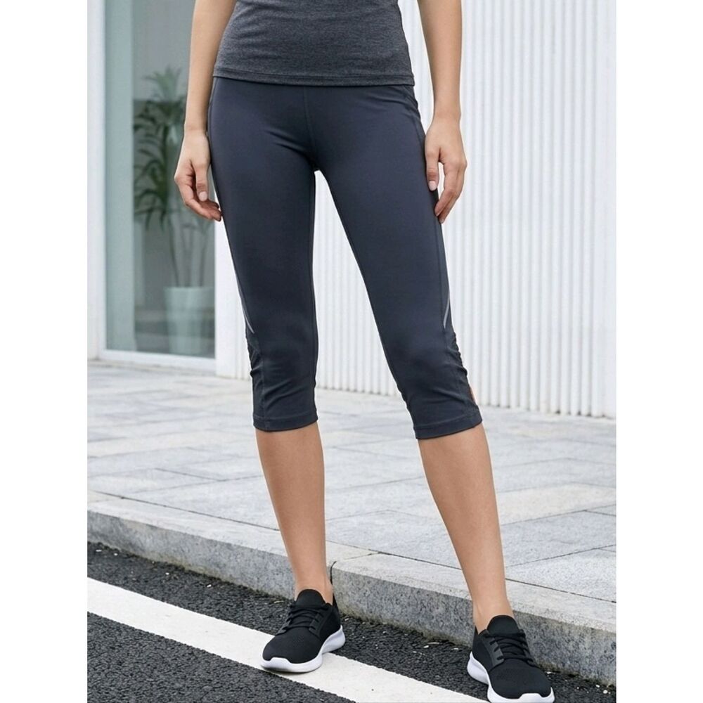 Lucy Hot Girl Walk Gray Leggings Small Gym Core Capri Workout Pants Sporty Chic